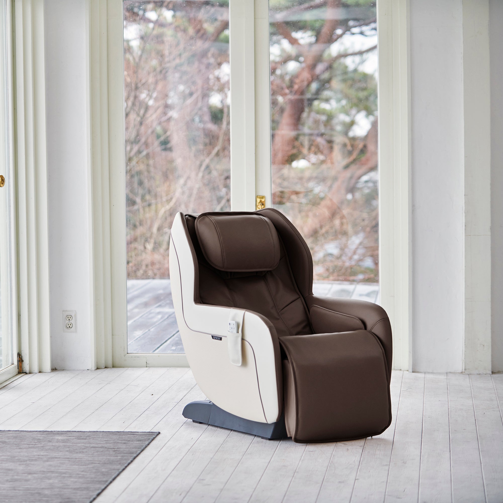 Synca CirC+ Zero Gravity Massage Chair