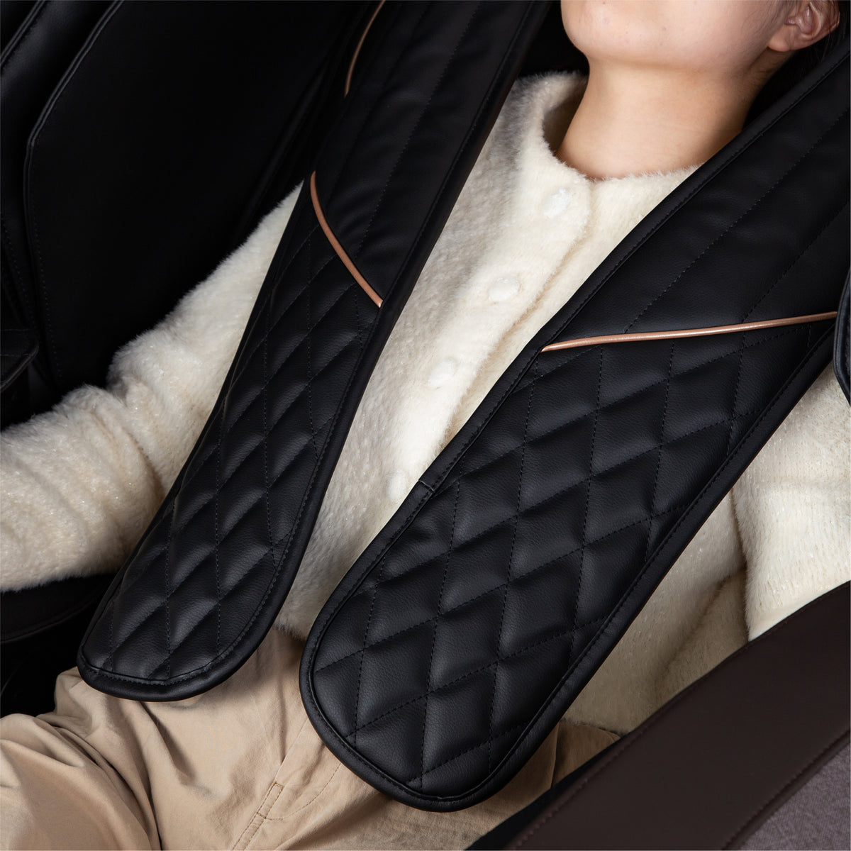 Close-up of person using the Osaki Duke XL 4D Massage Chair Heated Shawl pad